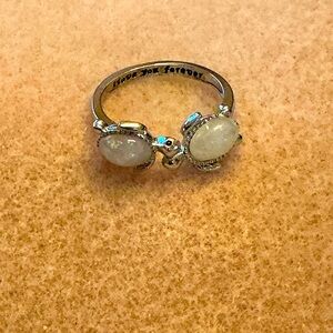 Beautiful adjustable ring, Brand New!